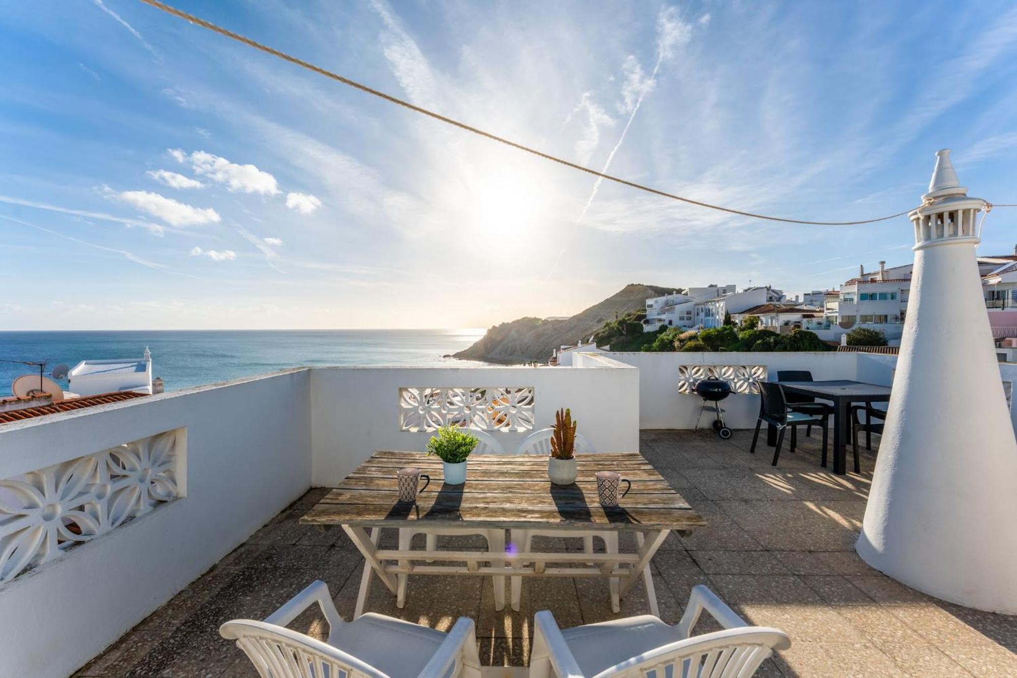 Comfy Flat W/ Rooftop Beach View By Lovelystay Burgau Exterior foto