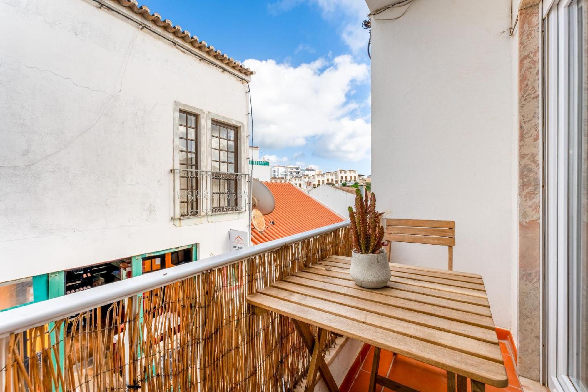 Comfy Flat W/ Rooftop Beach View By Lovelystay Burgau Exterior foto